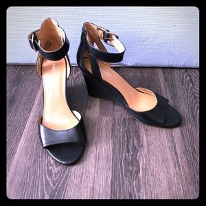 Size 9 Nine West wedges